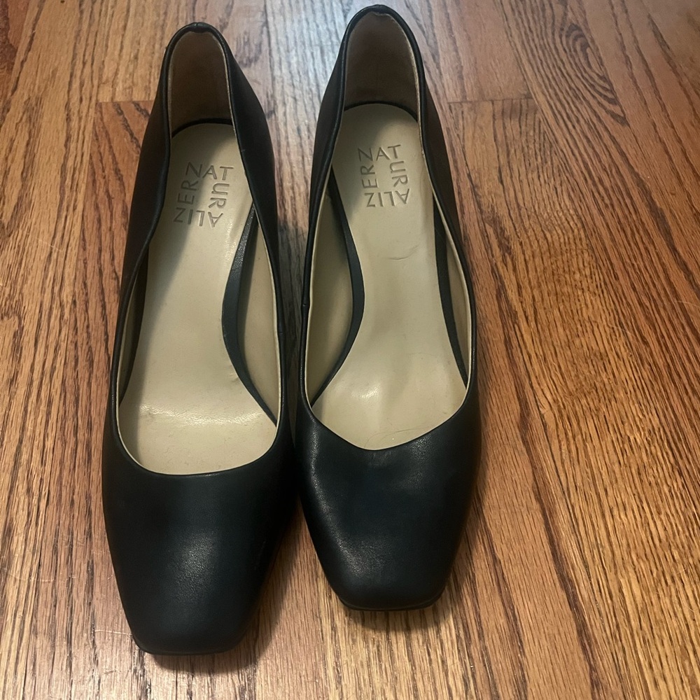 Naturalizer black pumps